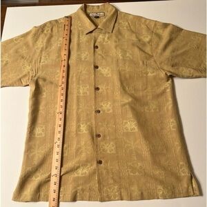 Tommy Bahama Mens Button Up‎ 100% Silk Shirt Short Sleeves Size Small!! (D)